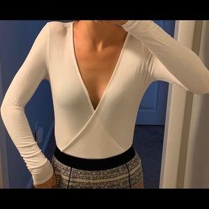 V-neck white bodysuit K